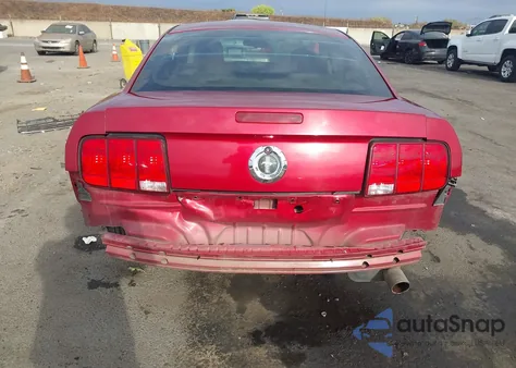 2005 Ford Mustang V6 Deluxe/V6 Premium z USA, uszkodzony, nr VIN 1ZVFT80N955158307